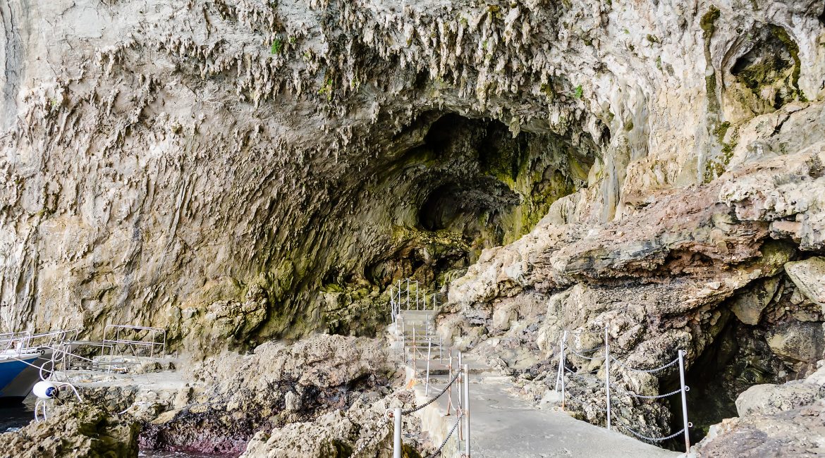 La Grotta della Zinzulusa a Castro: vivila con un’Escursione in Barca