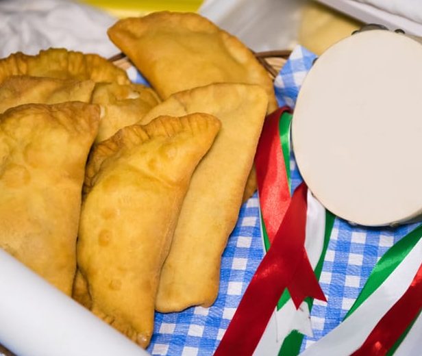 Calzoni fritti o al forno: una delle prelibatezze del Salento