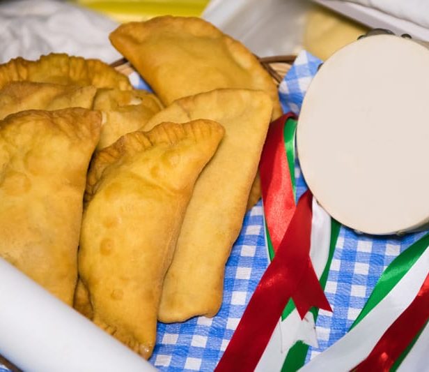 Calzoni fritti o al forno: una delle prelibatezze del Salento