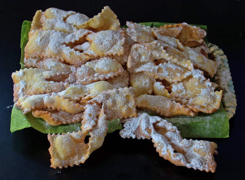 Le “Chiacchiere”: il dolce salentino del Carnevale