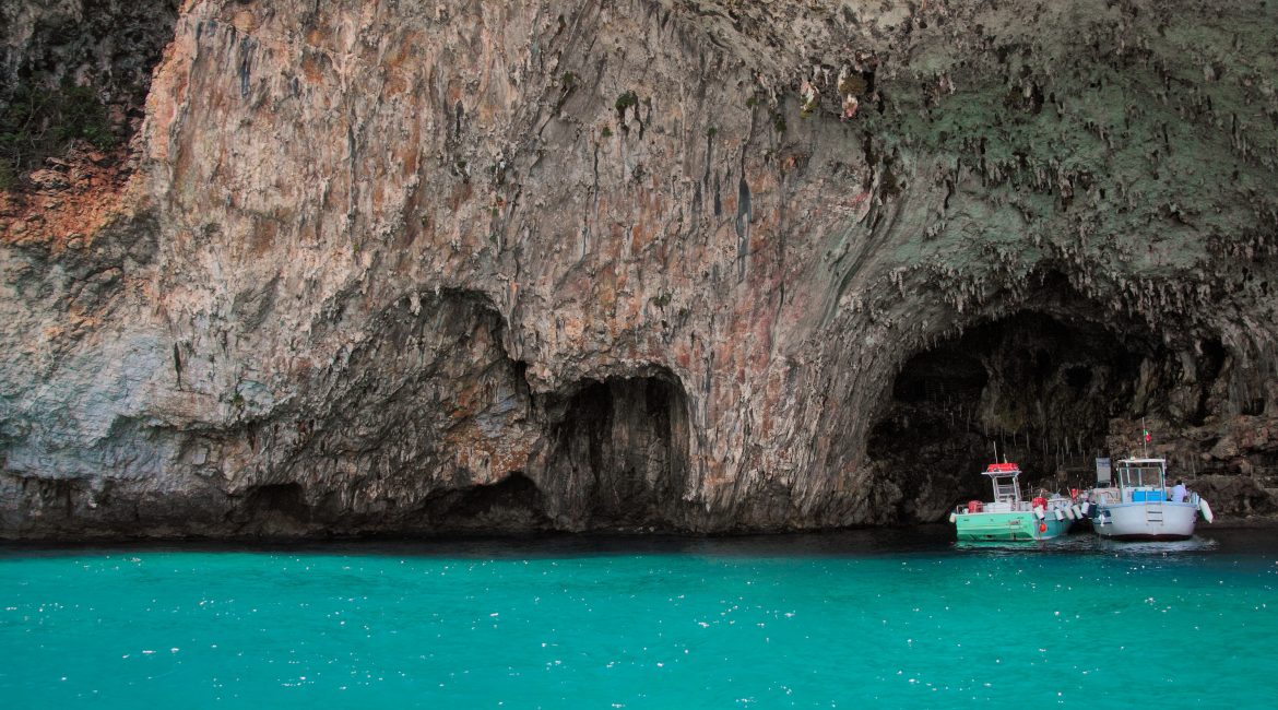 Le sorprendenti grotte del Salento