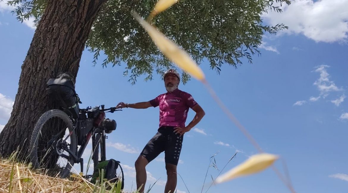 A bordo di una mountain bike dalla Lombardia al Salento, il viaggio di Lorenzo