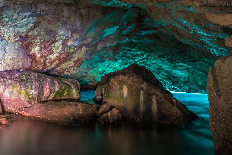 La marina di Andrano e le meraviglie della Grotta Verde