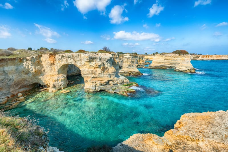 Un tuffo nell’Arco degli Innamorati a Torre Sant’Andrea