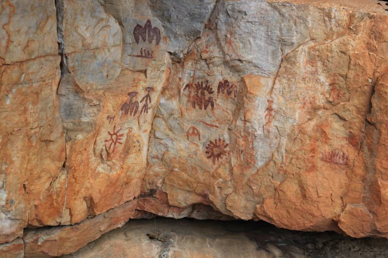 Arte rupestre nel Salento: esplorando le antiche grotte e incisioni